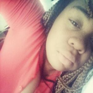 Meet your Posher, Monique